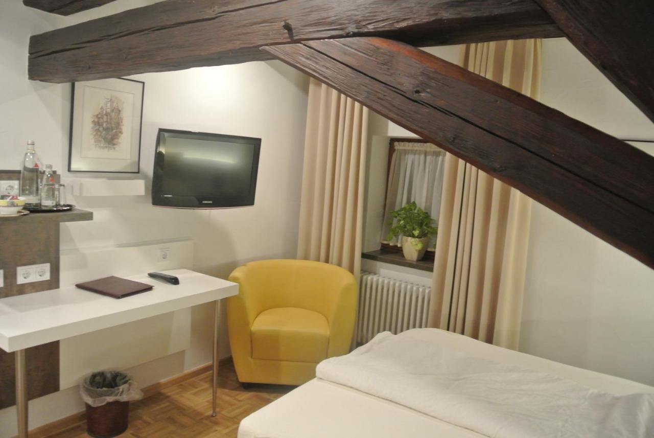 Hotel-Restaurant Goldenes Lamm Динкельсбюль Экстерьер фото