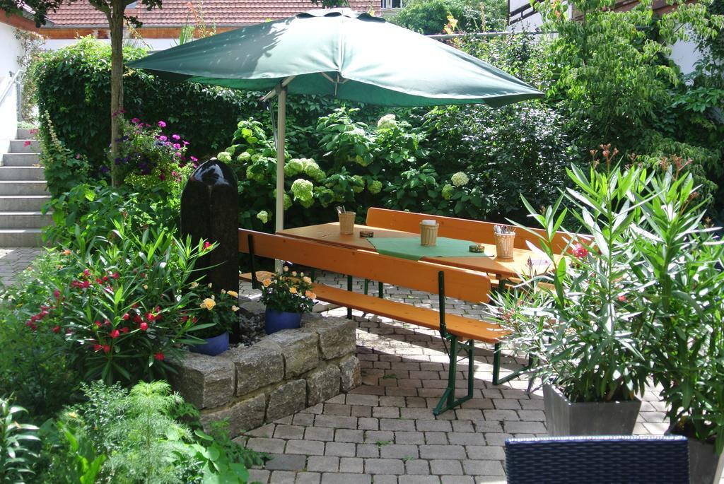 Hotel-Restaurant Goldenes Lamm Динкельсбюль Экстерьер фото