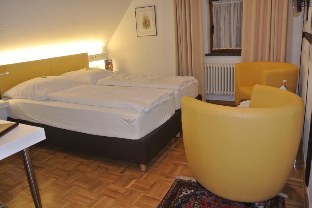 Hotel-Restaurant Goldenes Lamm Динкельсбюль Номер фото