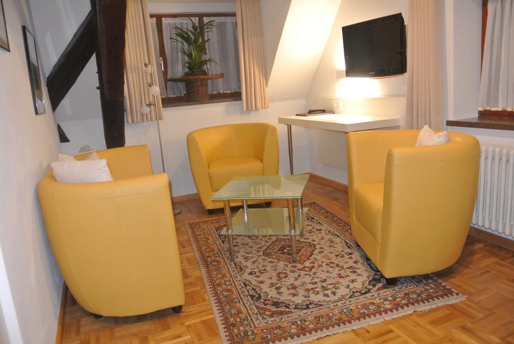 Hotel-Restaurant Goldenes Lamm Динкельсбюль Экстерьер фото