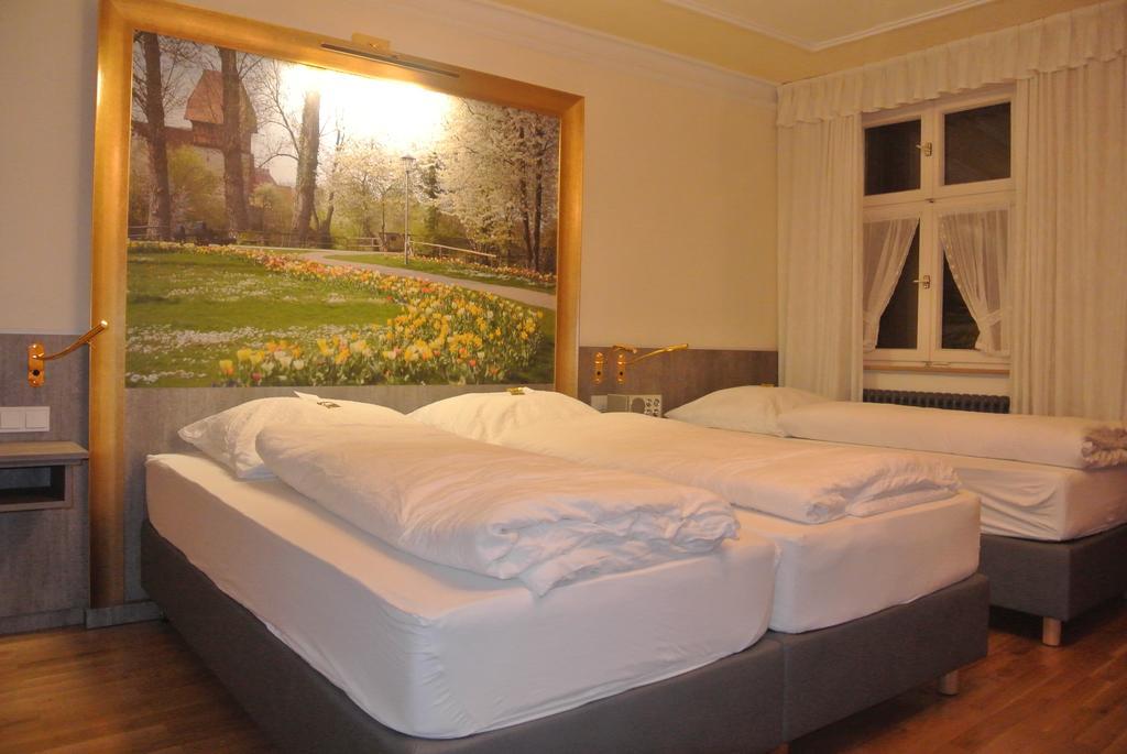 Hotel-Restaurant Goldenes Lamm Динкельсбюль Номер фото