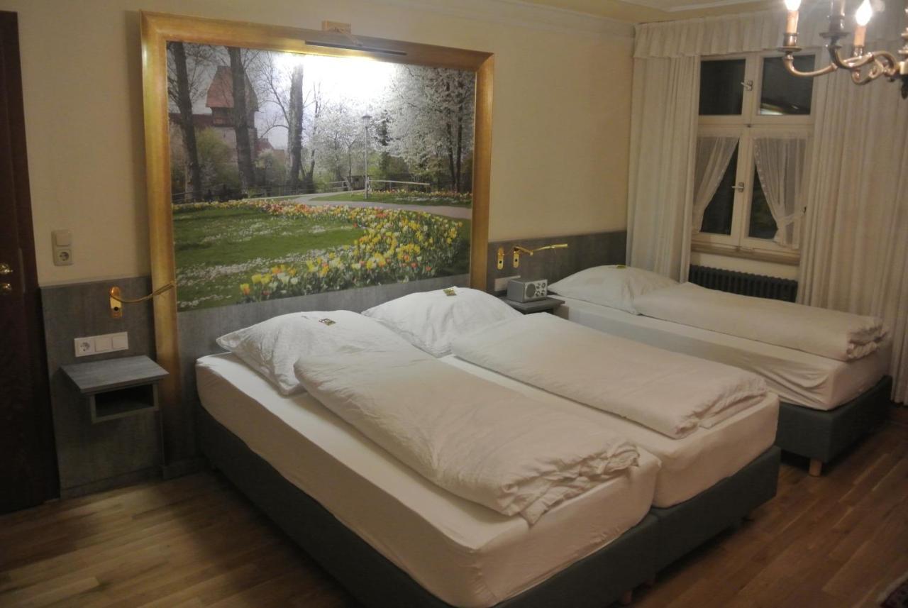 Hotel-Restaurant Goldenes Lamm Динкельсбюль Экстерьер фото