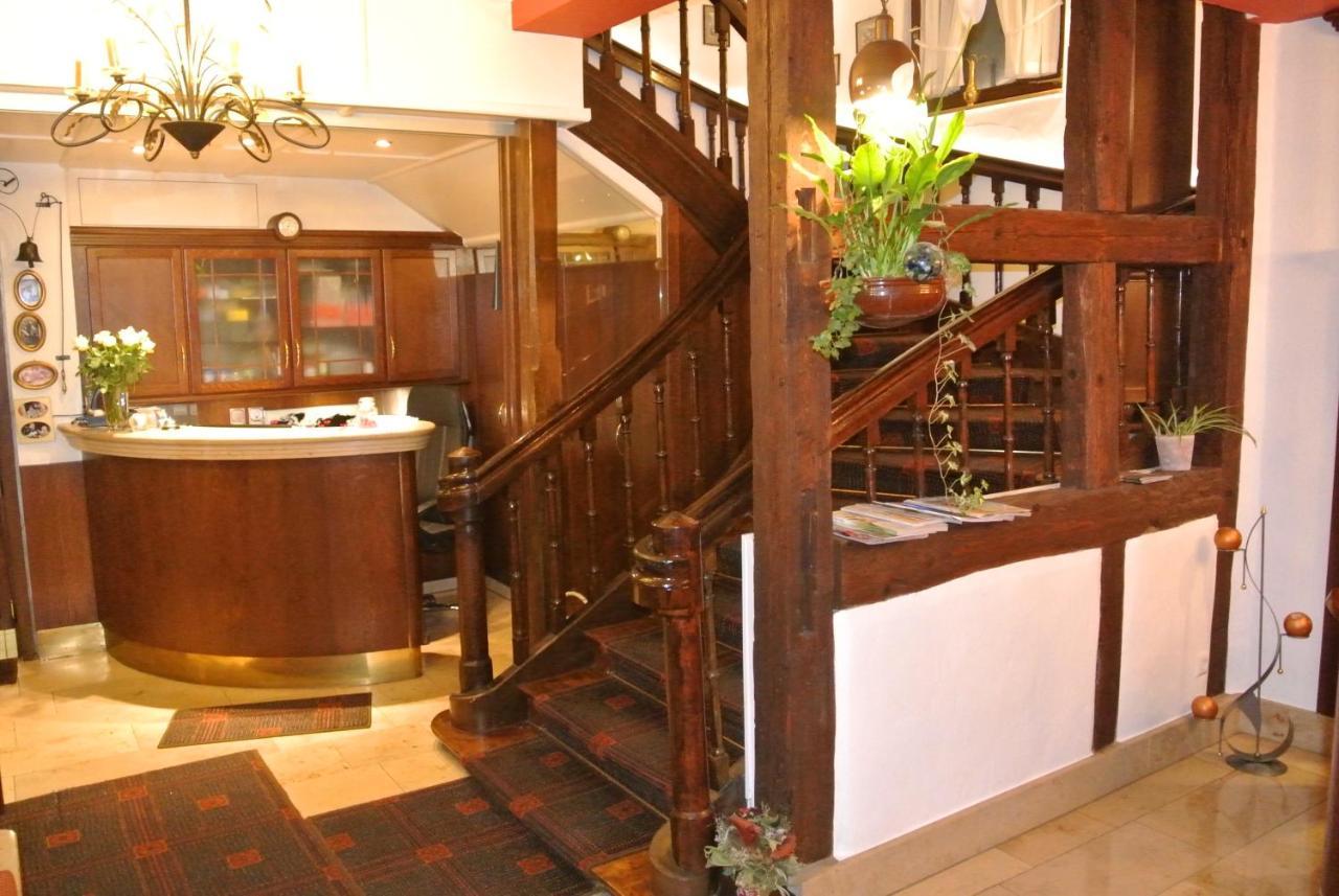 Hotel-Restaurant Goldenes Lamm Динкельсбюль Экстерьер фото