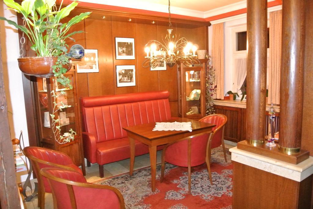 Hotel-Restaurant Goldenes Lamm Динкельсбюль Экстерьер фото