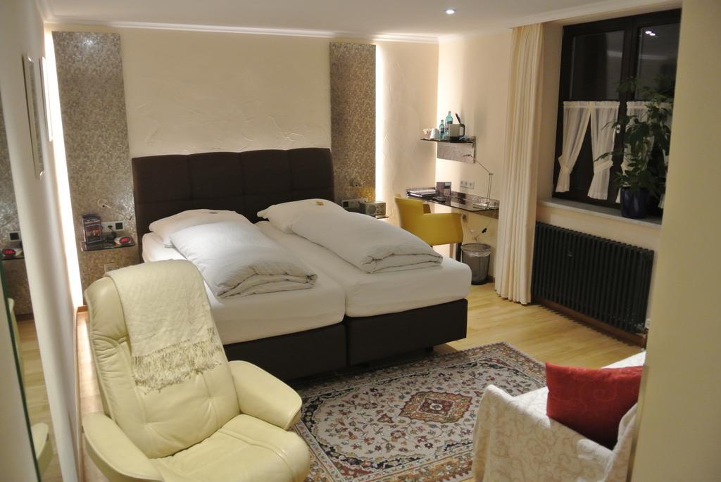 Hotel-Restaurant Goldenes Lamm Динкельсбюль Номер фото