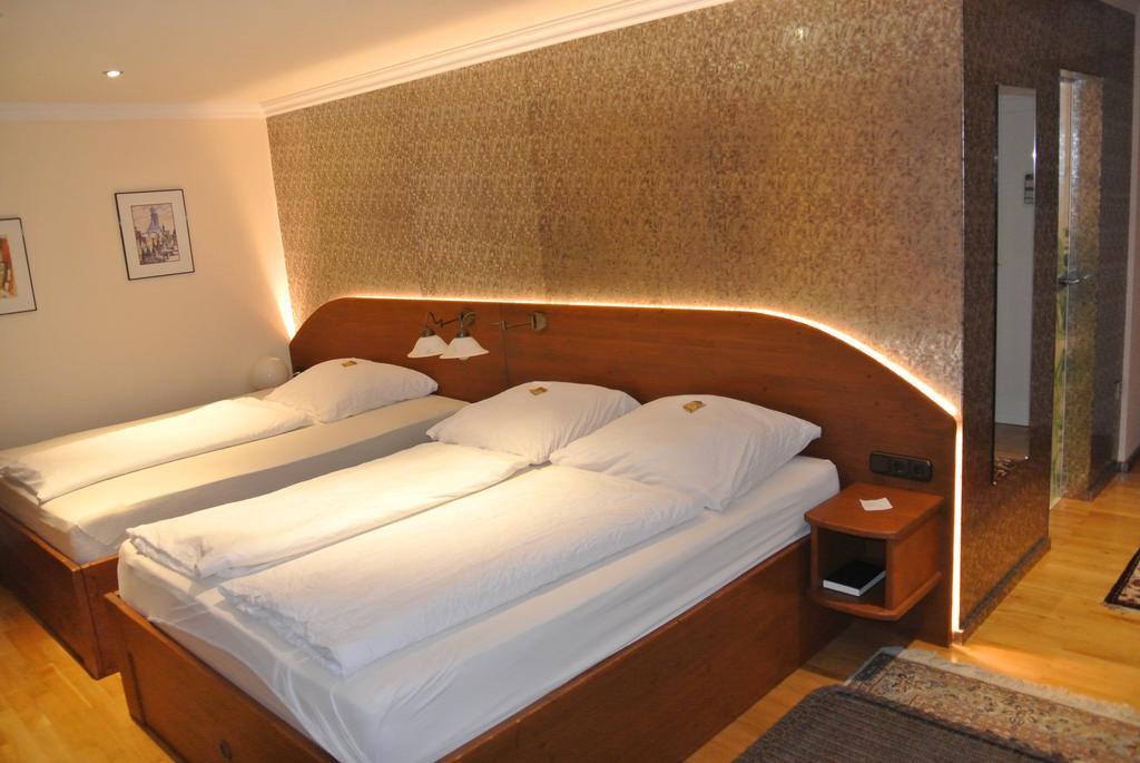 Hotel-Restaurant Goldenes Lamm Динкельсбюль Номер фото