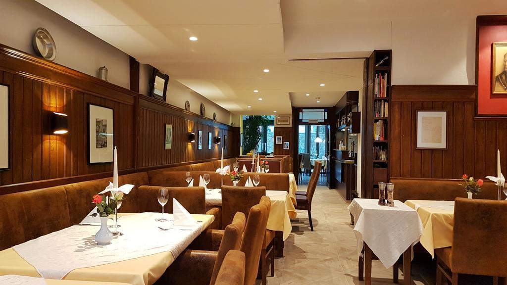Hotel-Restaurant Goldenes Lamm Динкельсбюль Экстерьер фото