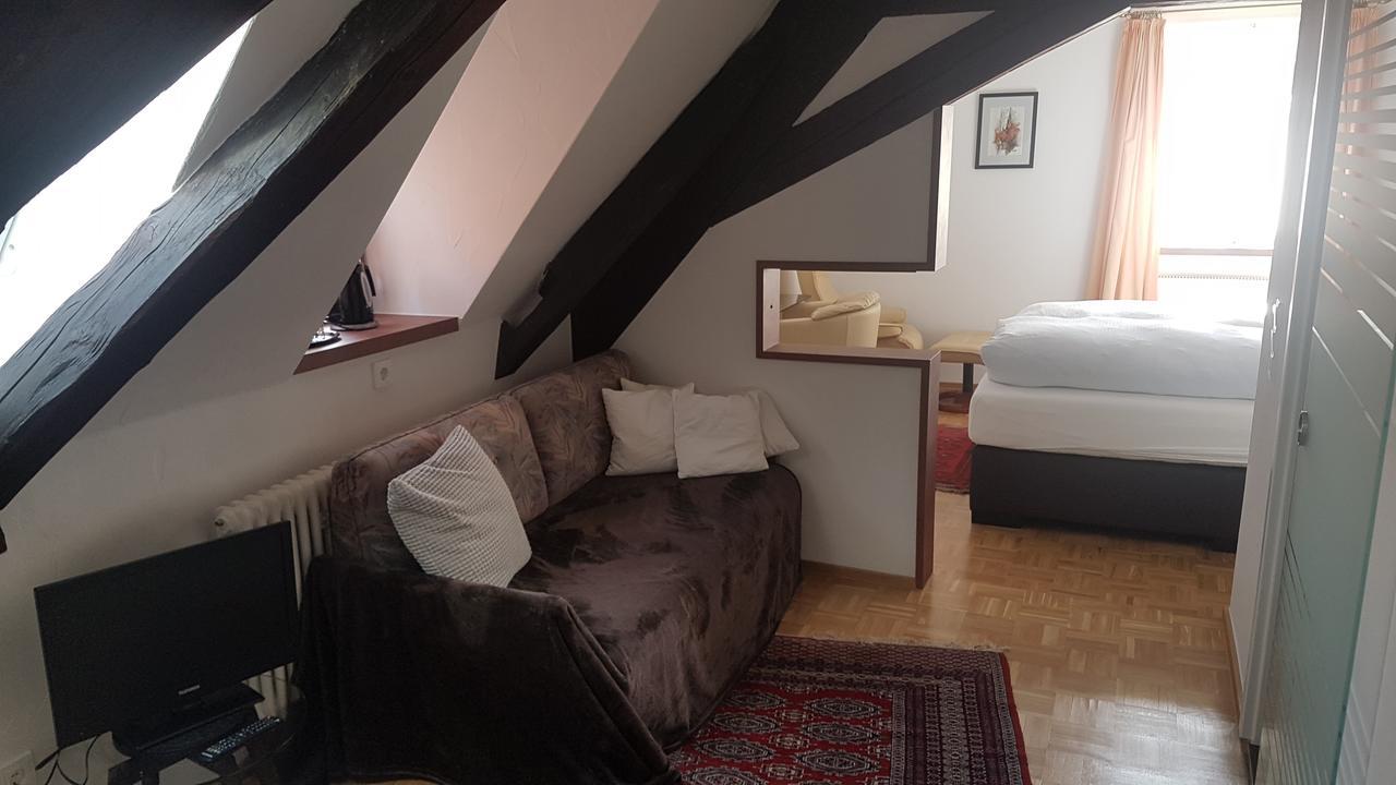 Hotel-Restaurant Goldenes Lamm Динкельсбюль Экстерьер фото