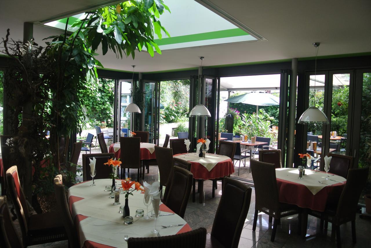 Hotel-Restaurant Goldenes Lamm Динкельсбюль Экстерьер фото