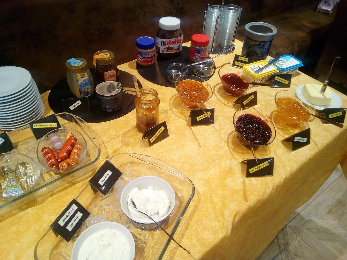 Hotel-Restaurant Goldenes Lamm Динкельсбюль Экстерьер фото