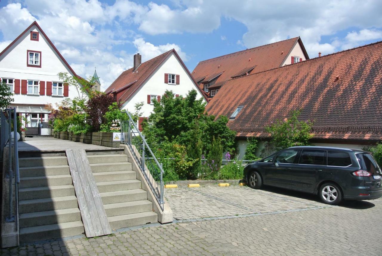 Hotel-Restaurant Goldenes Lamm Динкельсбюль Экстерьер фото