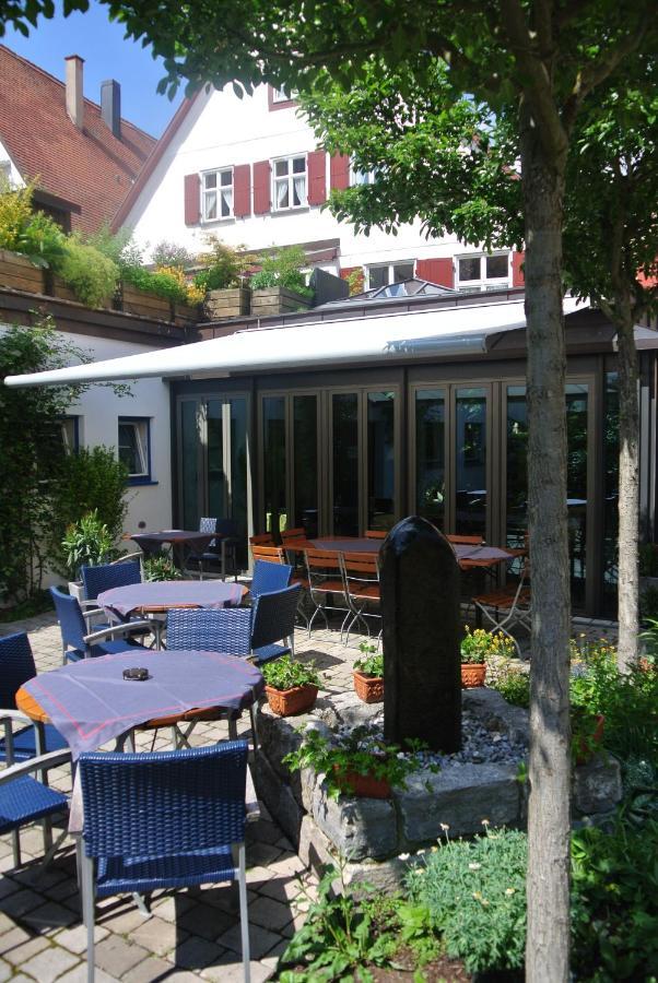 Hotel-Restaurant Goldenes Lamm Динкельсбюль Экстерьер фото